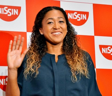 Naomi Osaka waving