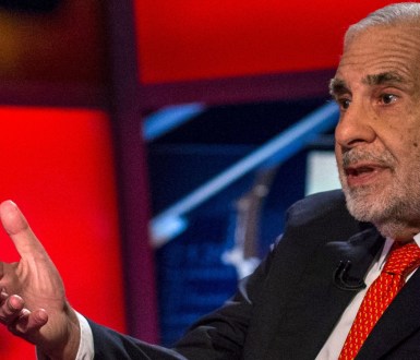 Billionaire activist investor Carl Icahn gives an interview on FOX Business Network's Neil Cavuto show in New York February 11, 2014